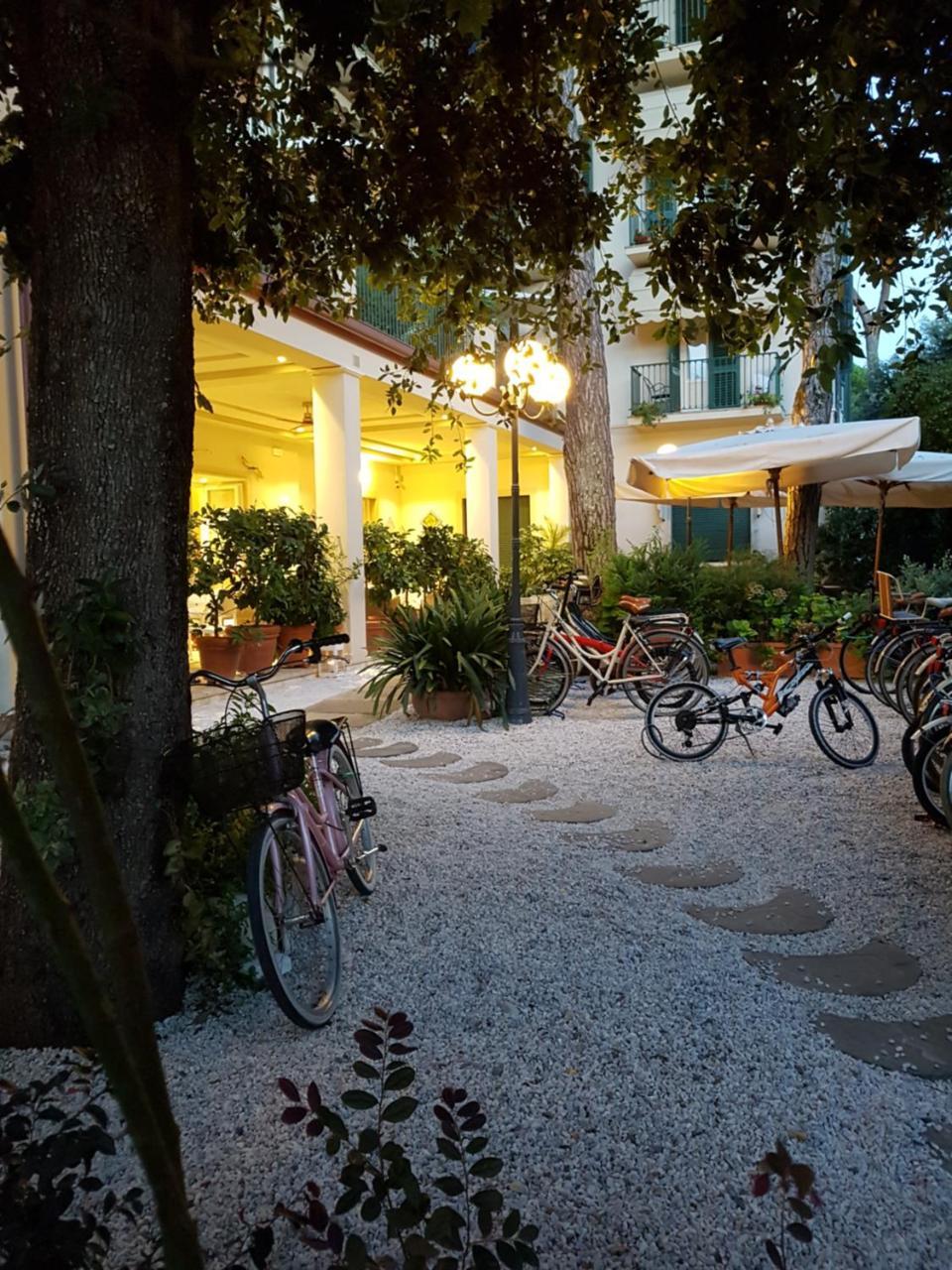 Hotel La Primula Forte dei Marmi Buitenkant foto