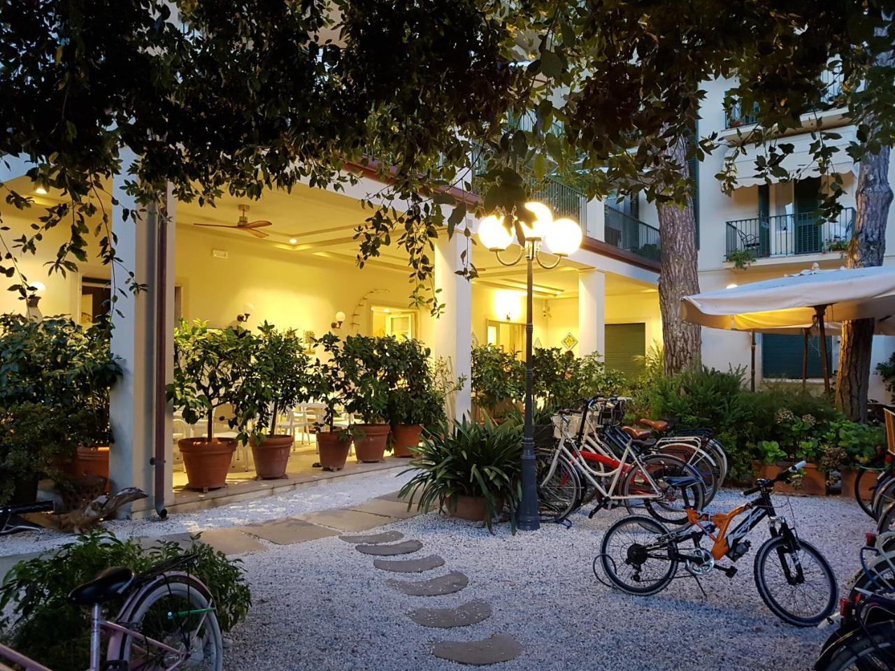 Hotel La Primula Forte dei Marmi Buitenkant foto