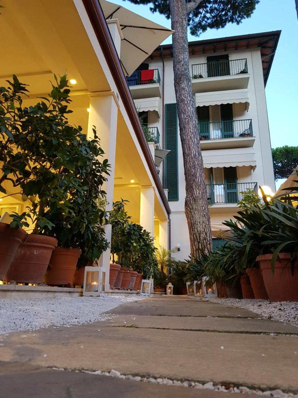 Hotel La Primula Forte dei Marmi Buitenkant foto